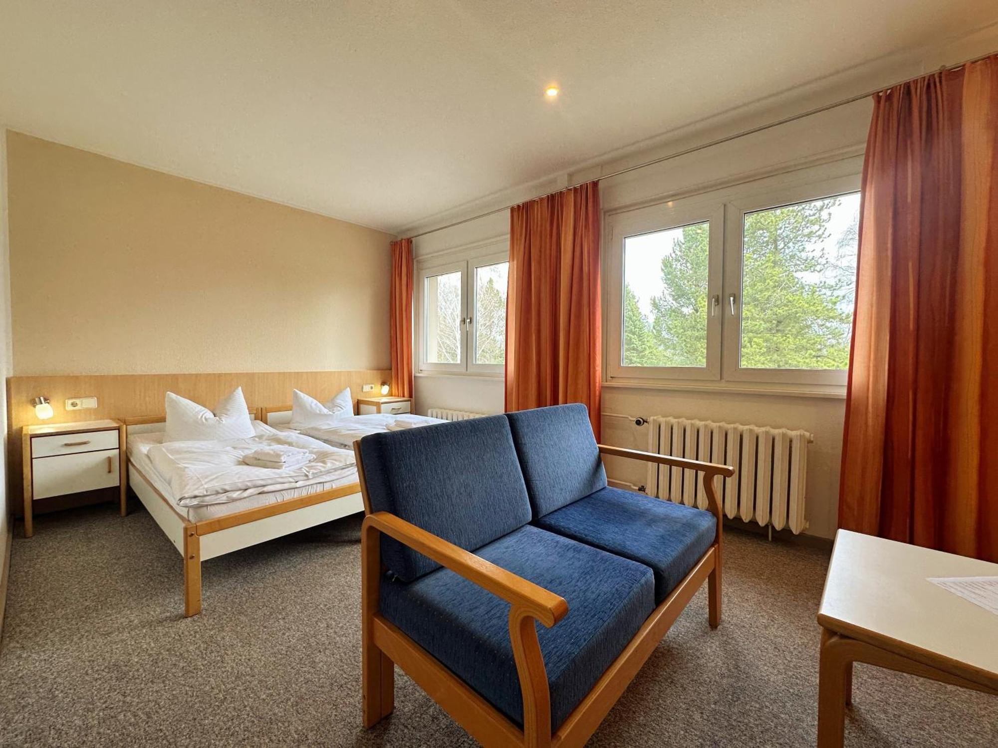 Hotel Am Laerchenberg I Fruehstueck, Wlan, Parkplatz Schirgiswalde-Kirschau Exterior photo